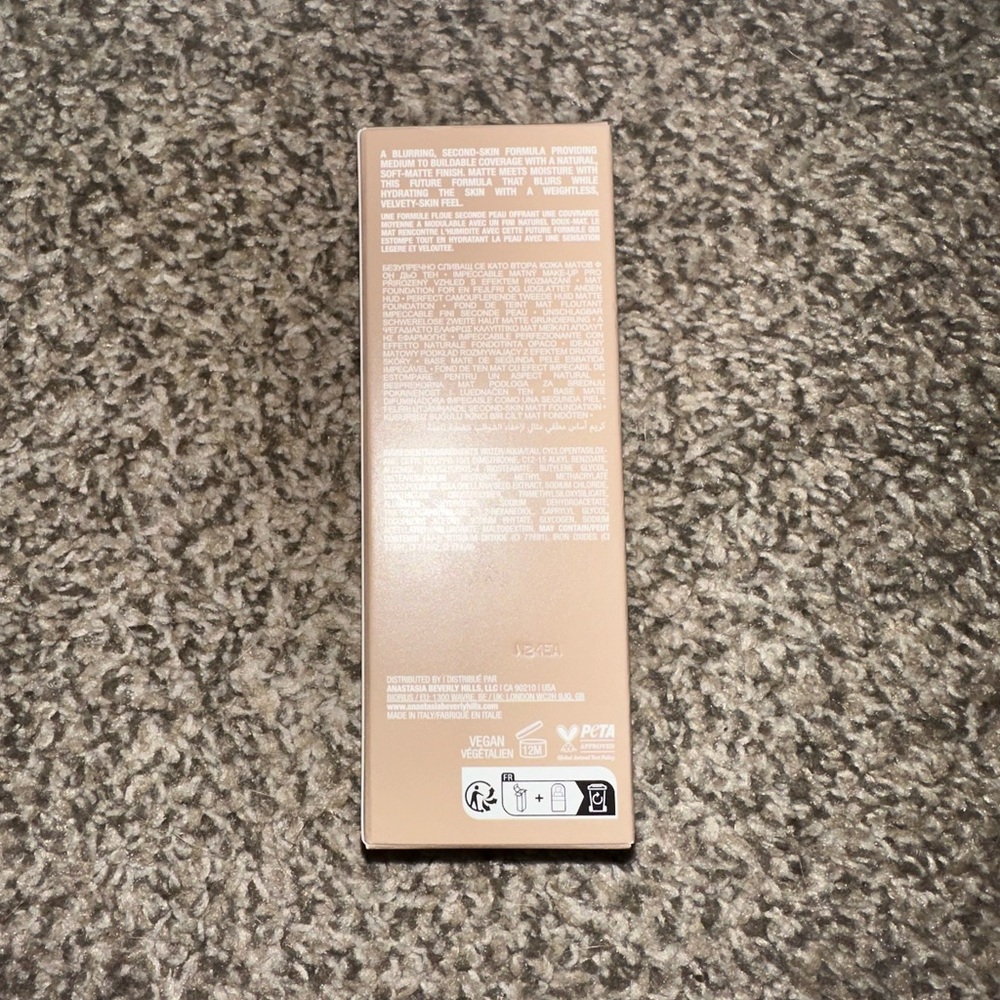 Anastasia Beverly Hills Impeccable Blurring Foundation - 00N Cream Foundation - Picture 5 of 14